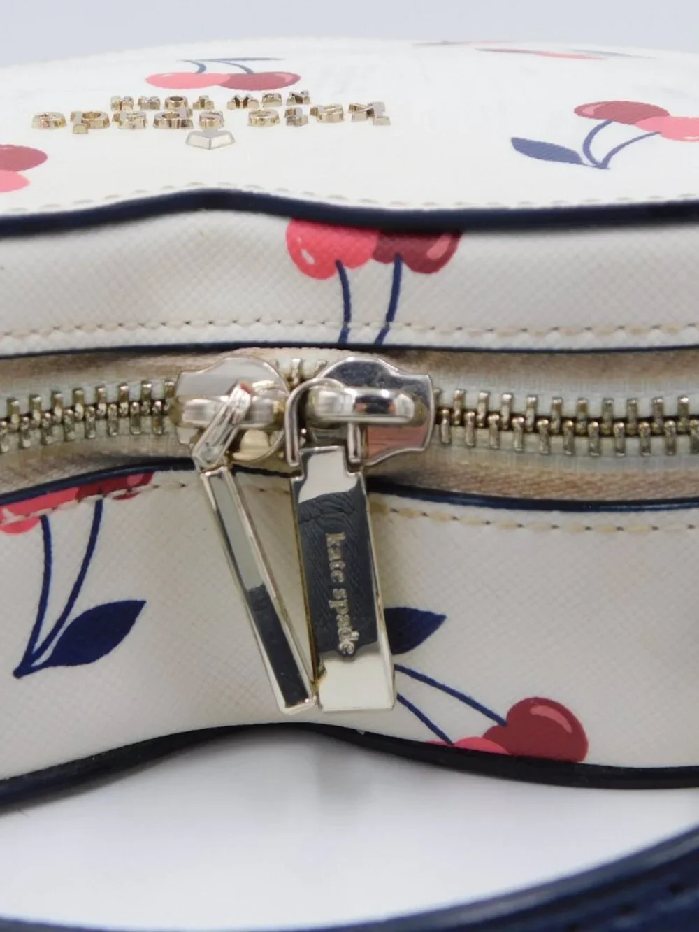 kate spade New York Love Shack Cherry Heart Crossbody in Cream | Stained | Fair